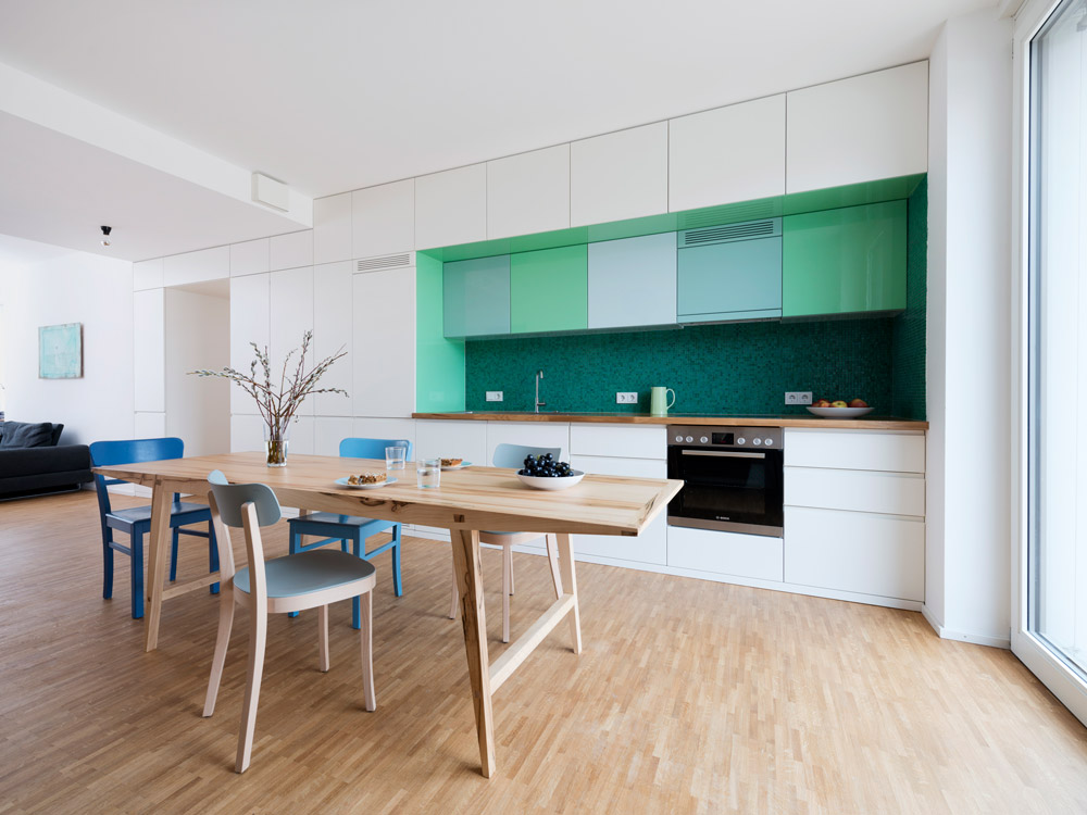 Kitchen and dining room – Photo: Sorin Morar